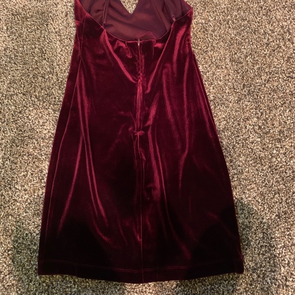 Formal dress - Picture 5 of 5